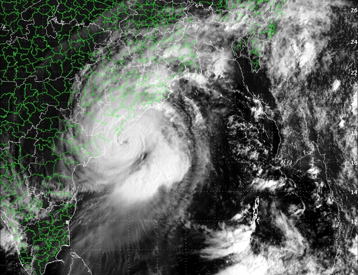 Cyclone%20Hudhud-INSAT%203D.jpg