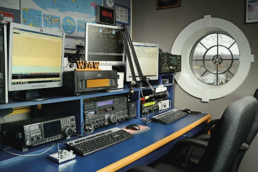 http://www.arrl.org/images/view/W1AW_W1AW_Pics/W1AW_Studio_3.jpg