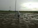 Fernando drying the balun of the vertical after the hard rain!