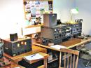 Two stations were set up to operate on 40M to switch to the 40M dipole:
L: WRL Globe Chief w/ Heath VF-1 + Hammarlund HQ120X.
R:  Collins 75A4  +  Eldico SSB100.